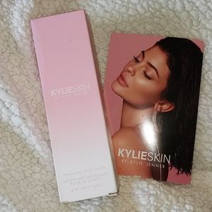 KYLIE SKIN by Kylie Foaming Face Wash